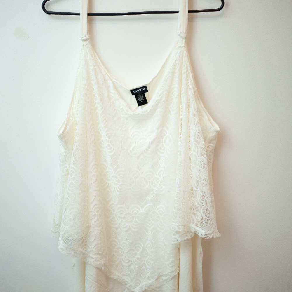Torrid cream tank with overlay size 5